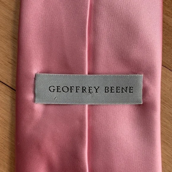 Geoffrey Beene men’s pink tie. - Picture 2 of 2